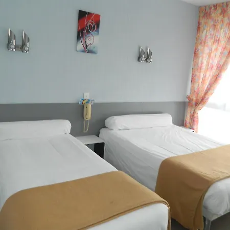 Logis L'elanceze Hotel 2*