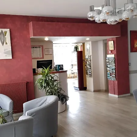 Hotel Logis L'elanceze 2*
