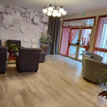 Logis L'elanceze Hotel 2*