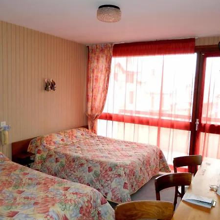 Logis L'elanceze Hotel 2*