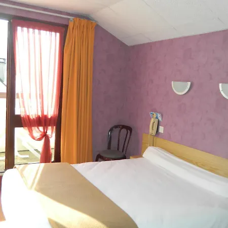 Hotel Logis L'elanceze 2*
